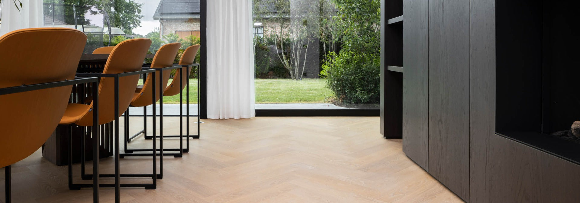 Oljning av en träbänkskiva